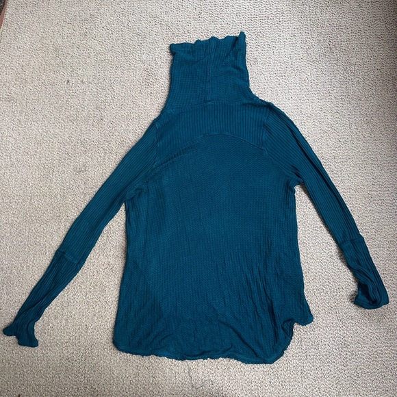Free People Women’s Dark Teal High-Low Turtleneck Thermal Size Small - Picture 2 of 5